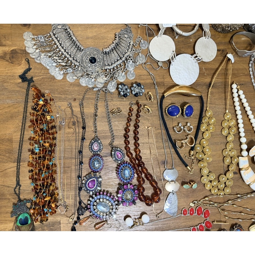 Vintage Modern Costume 99 Pieces Jewelry Lot Signed Necklace Earrings Broach - Picture 2 of 16
